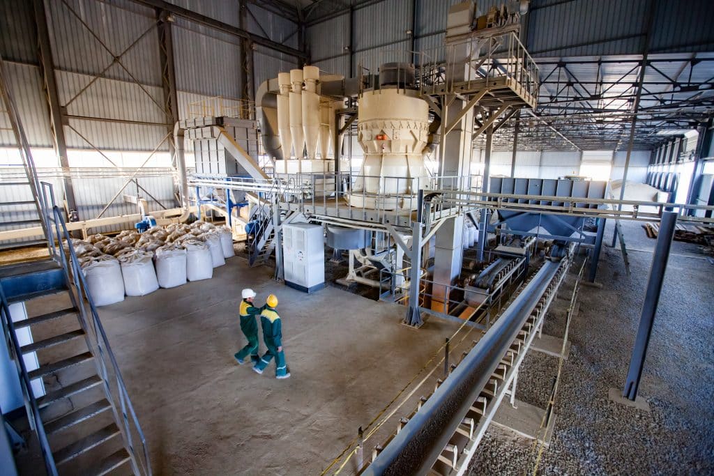 Mise en big bag d'engrais dans une usine